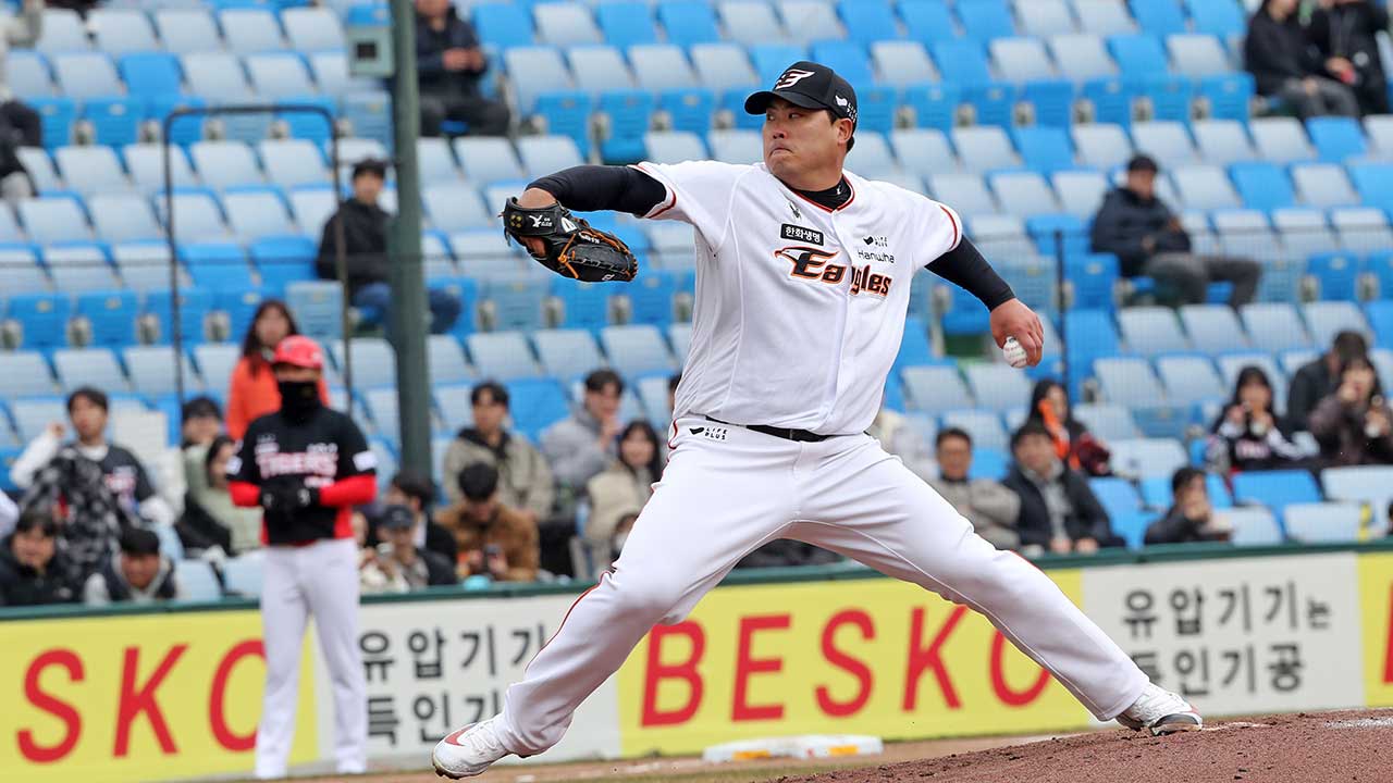 한화 류현진, 시범경기 첫 등판서 KIA 상대 4이닝 3K 1실점