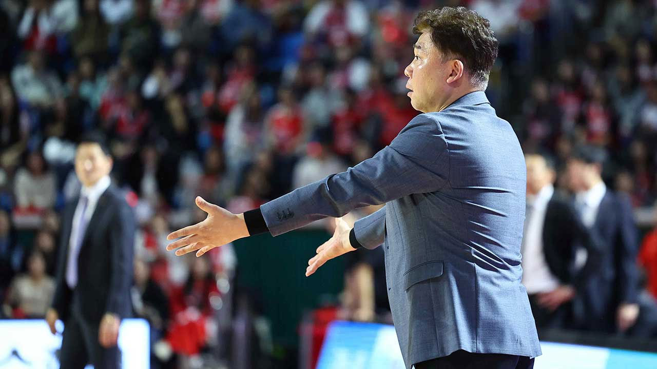 '선수 폭행' 김승기 전 감독, KBL 재정위 출석