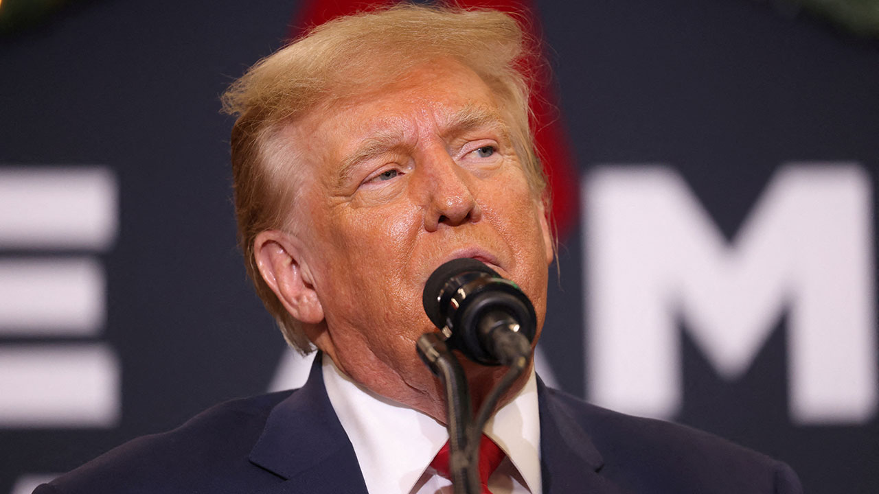 트럼프, 경쟁자 디샌티스·헤일리에 "멍청이", "새대가리" 막말