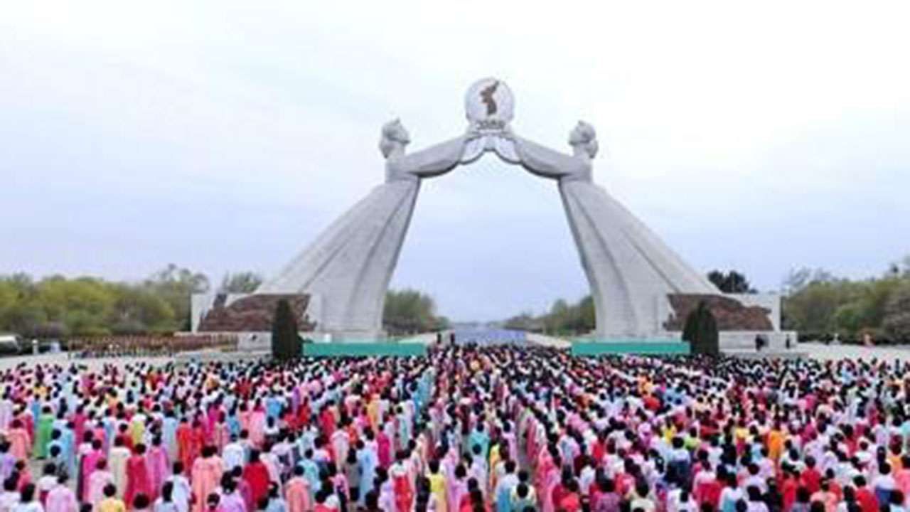 美 NK뉴스 "北, 김정은 지시로 '조국통일 3대헌장 기념탑' 철거"