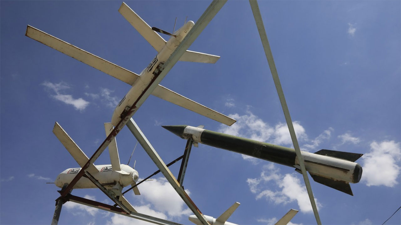 예멘 반군 "아덴만서 미군 해상기지함에 로켓 발사"