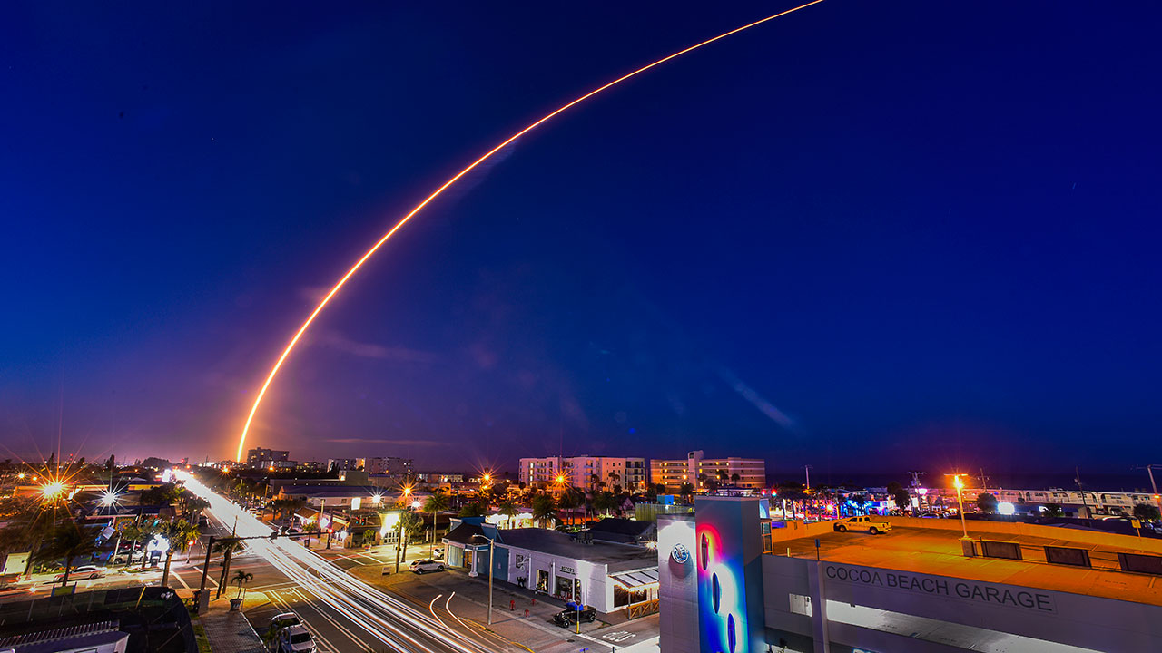 로이터 "스페이스X, 미국 정부와 2조원 계약‥스파이 위성 확장"