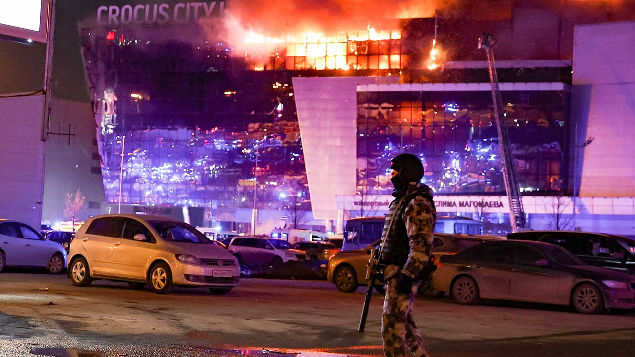 모스크바 공연장서 무차별 총격으로 최소 40명 사망‥IS "우리가 한 것"