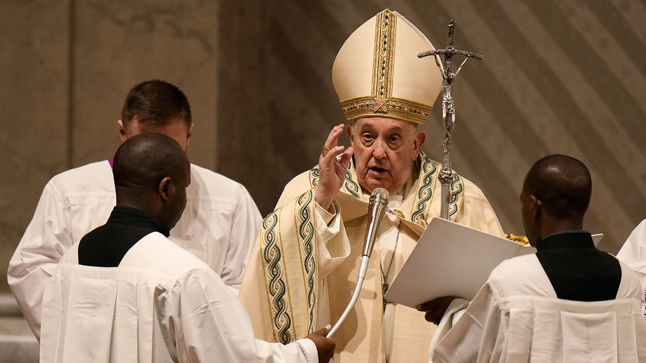 '건강 우려' 프란치스코 교황, 부활 성야 미사 집전