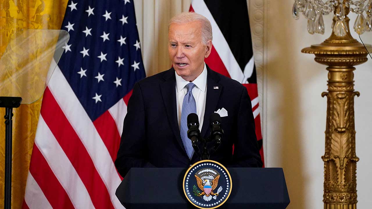 미국, '바이든 목소리 가짜전화' 만든 컨설턴트에 벌금 82억 원