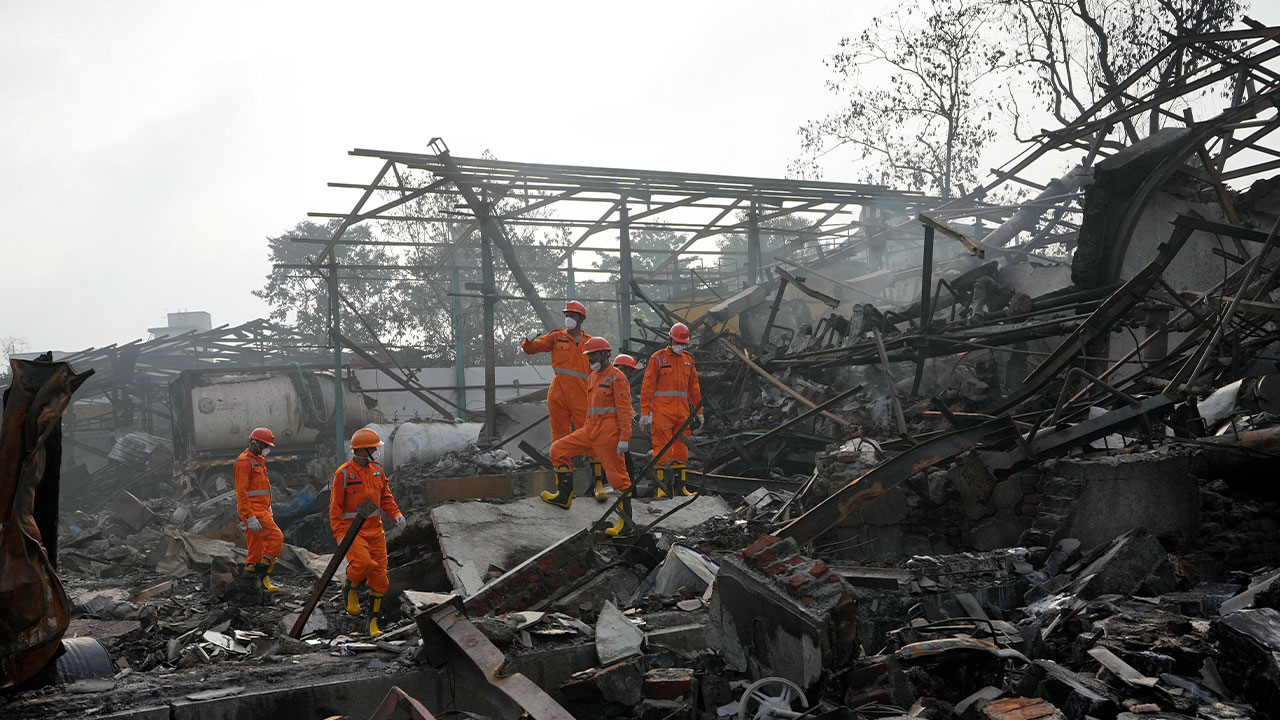 인도 화학공장 대규모 폭발‥11명 사망·64명 부상