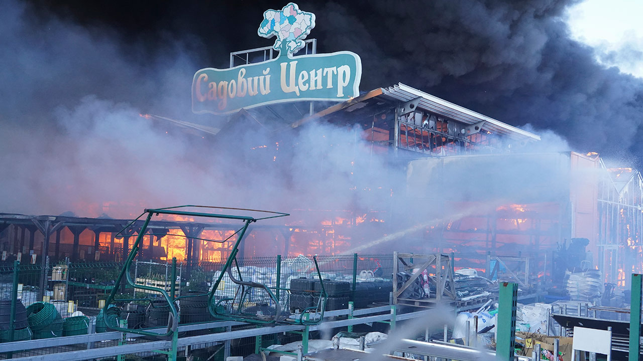 "러, 우크라 대형상점 공격‥최소 6명 사망, 40여명 부상"