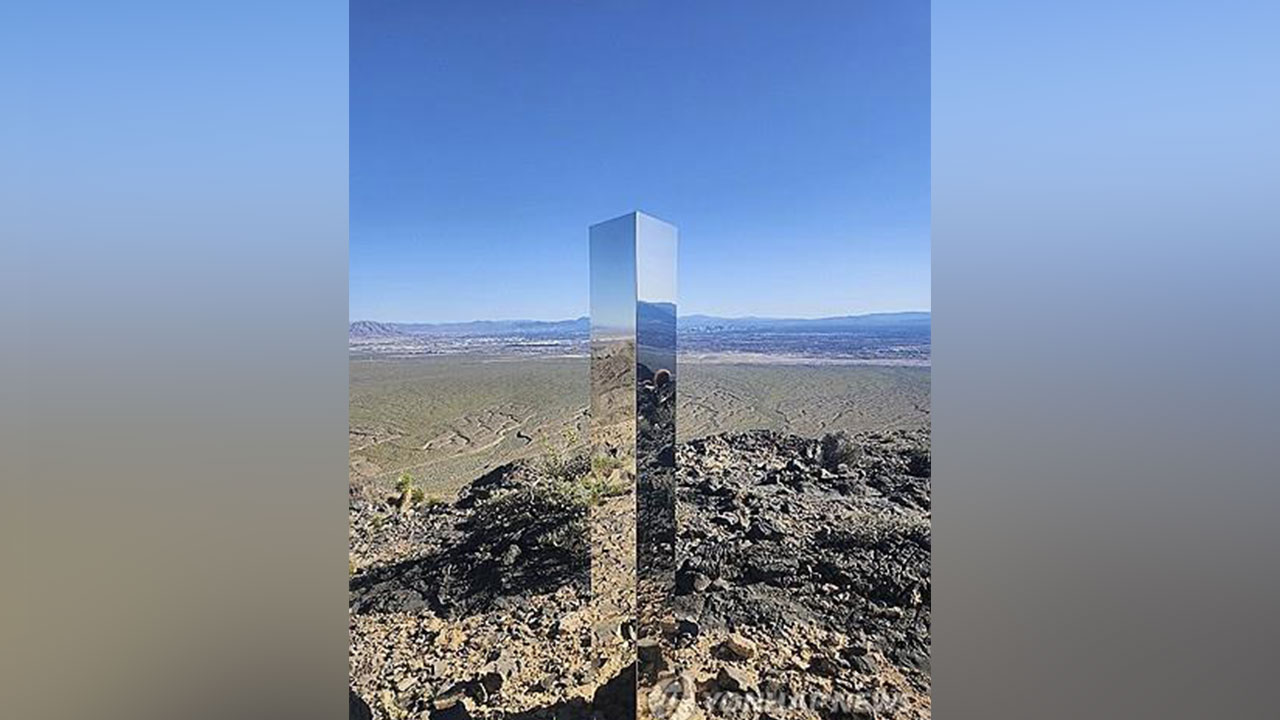 NYT "라스베이거스 사막에서 거대 기둥 발견‥목적·기원 불명"