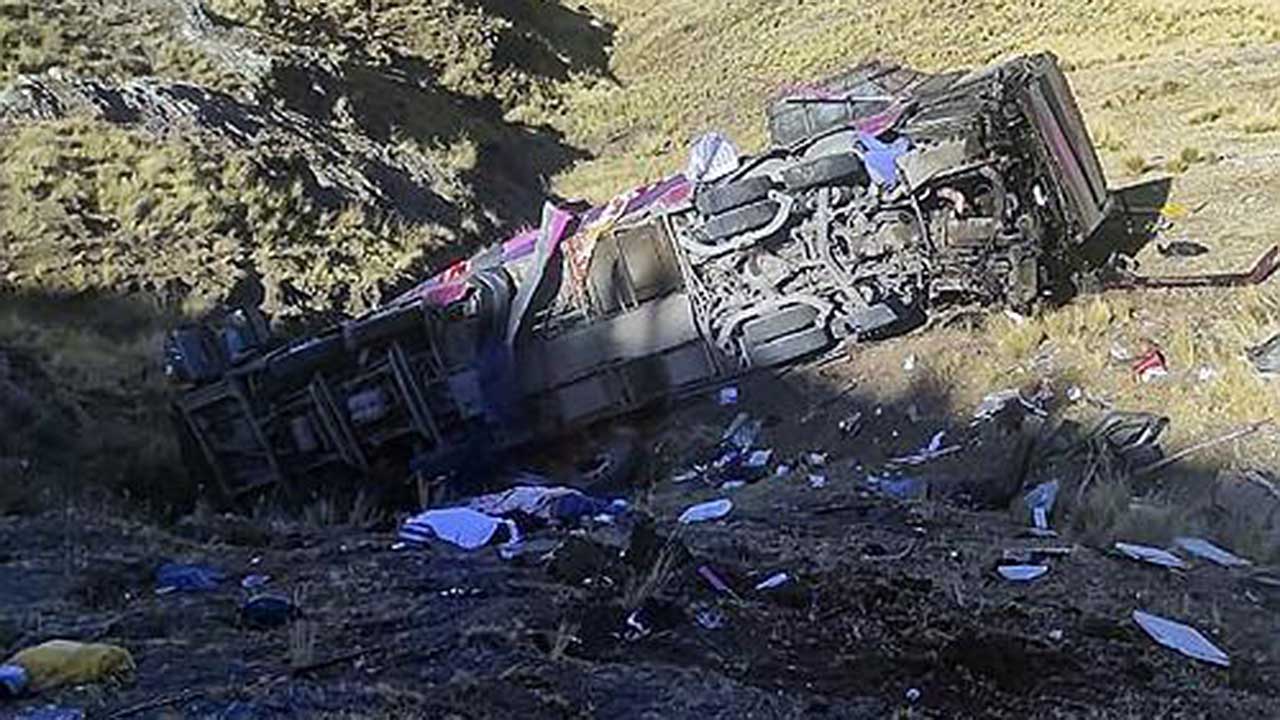 페루 남부에서 버스 협곡 추락‥최소 26명 사망