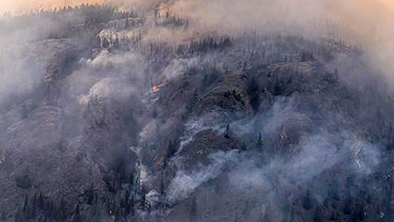 캐나다 산불로 수백 곳 사투‥로키산맥 주요 도시까지 불길