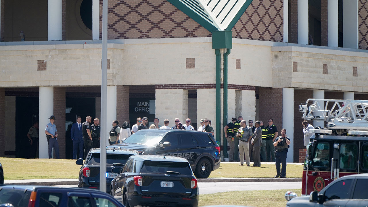 '4명 살해' 美 조지아 고교 총격범 아버지, 과실치사 혐의 체포