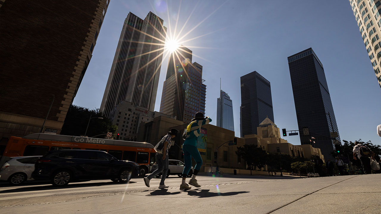 美 LA '섭씨 45도' 역대 최악 폭염에 정전·산불 잇따라