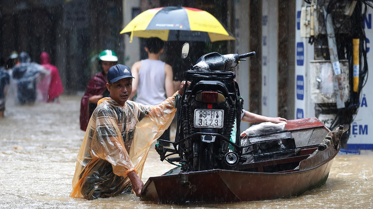 베트남 폭우에 하노이도 침수‥사망·실종 300명 육박