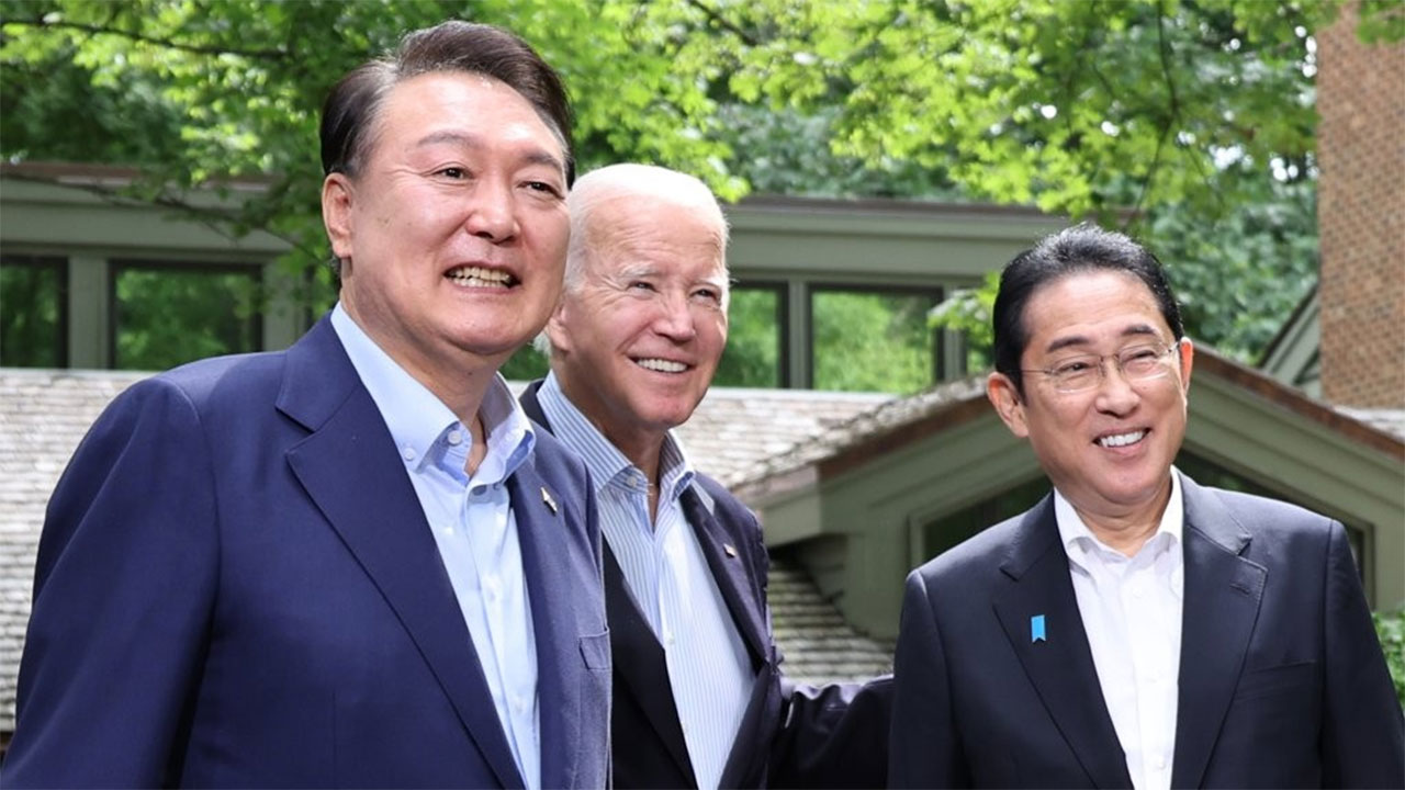 바이든 "한국과 관계 강화 위한 기시다 용기 높이 평가"