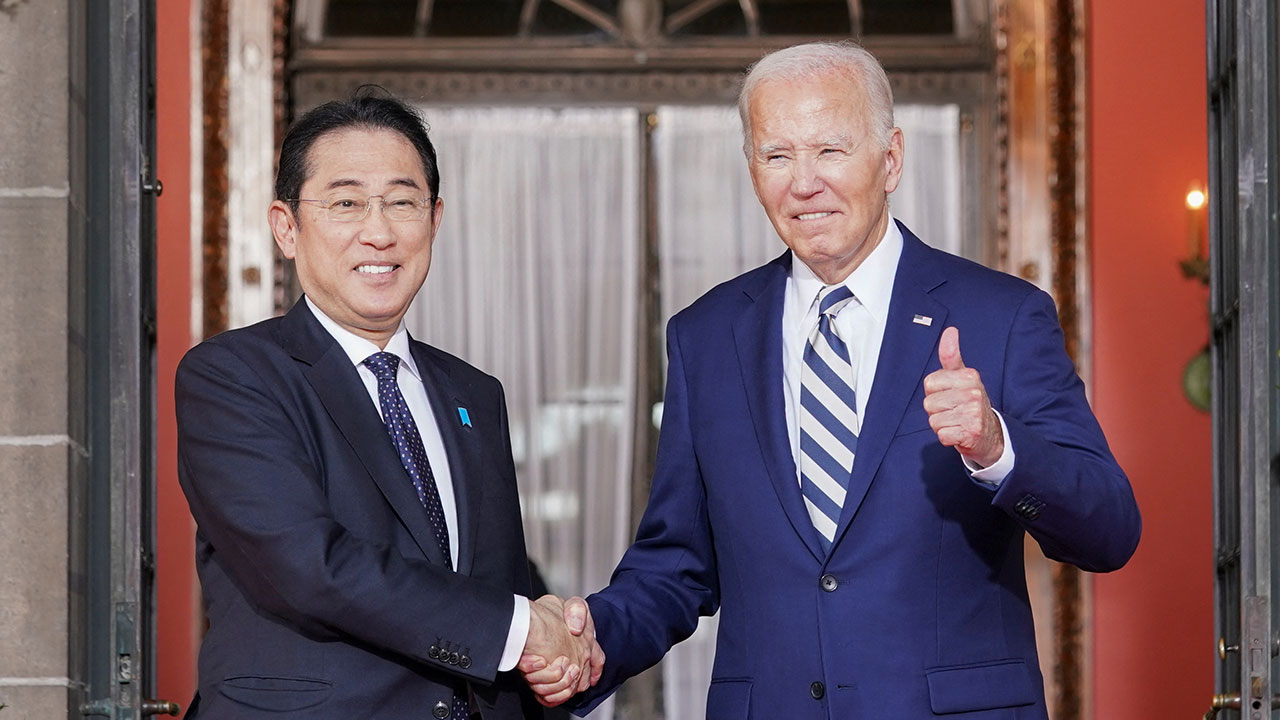 바이든 "한국과 관계 강화 위한 기시다 용기 높이 평가"