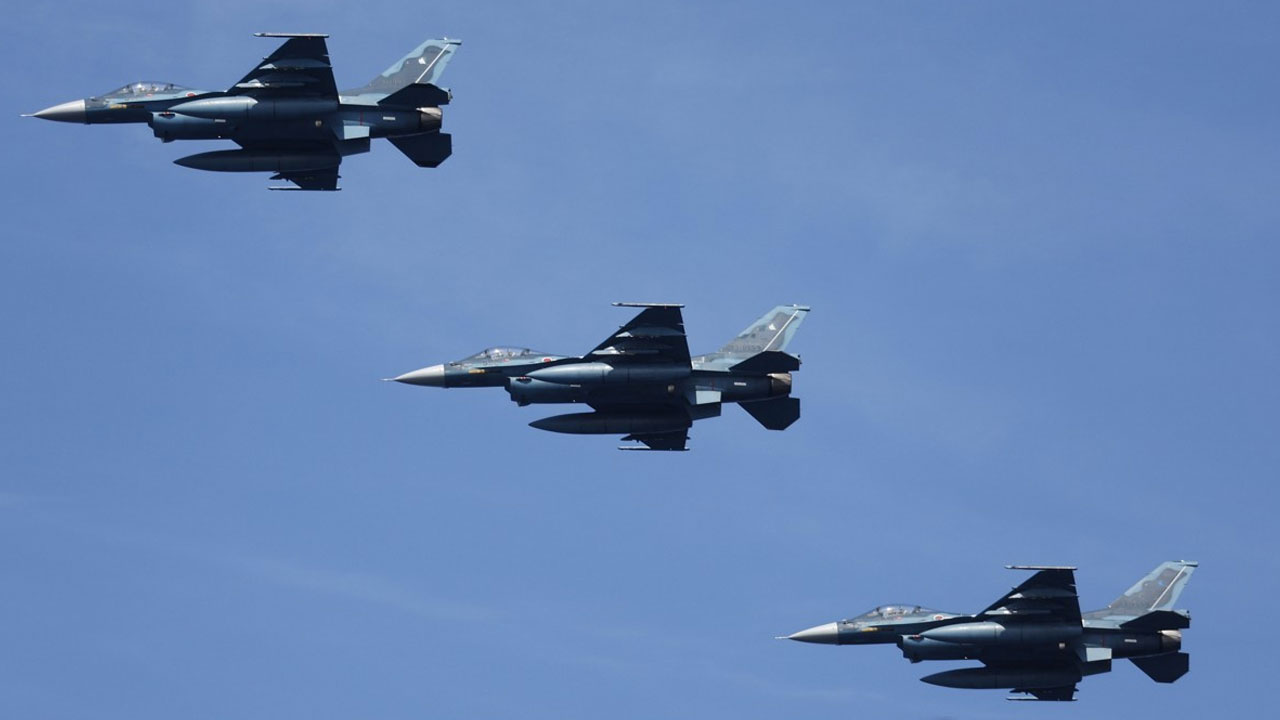 미국·일본, 북한 ICBM 발사에 동해 상공서 연합훈련