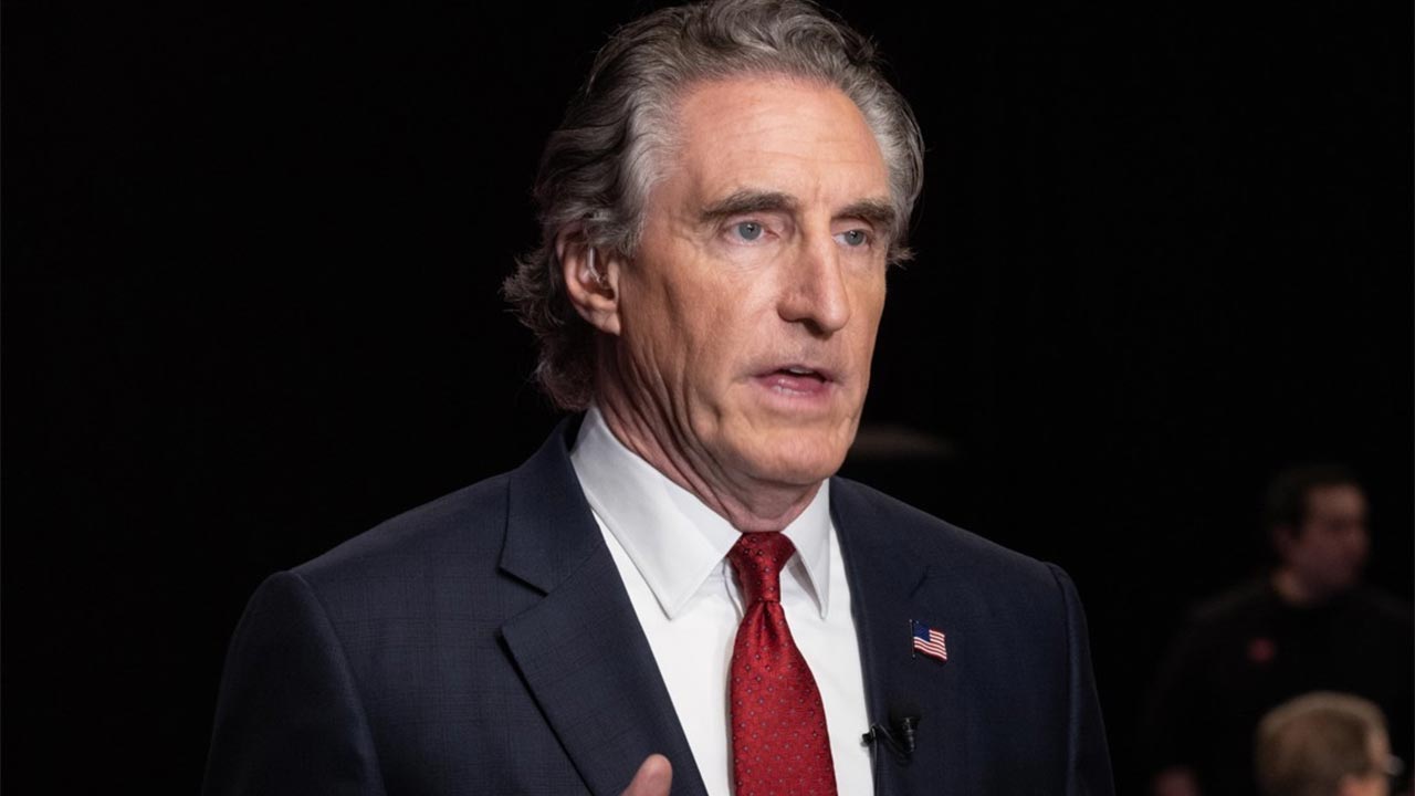 트럼프, 내무장관에 더그 버검 노스다코타 주지사 지명