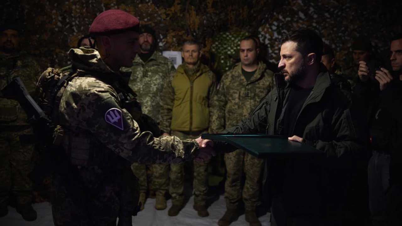 젤렌스키, '미국 미사일 봉인 해제' 뒤 동부 최전선 전격 방문