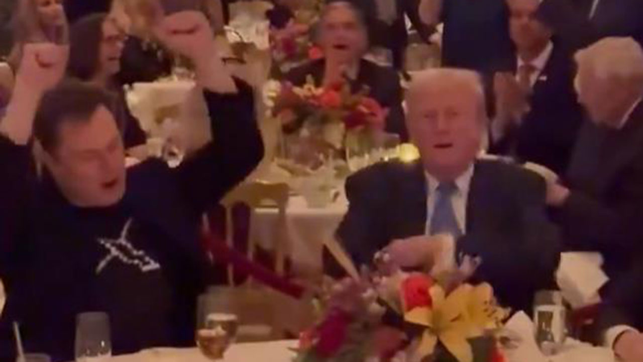 머스크, 추수감사절 만찬서 멜라니아 제치고 트럼프 옆자리