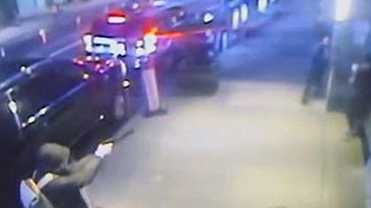 "미국 최대 건강보험사 CEO 총격살해범 탄피에 '부인, 방어, 증언' 글자"