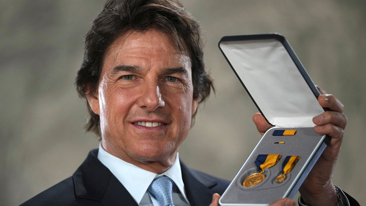 '탑건' 톰 크루즈, 美해군 최고 민간인 공로상 수상