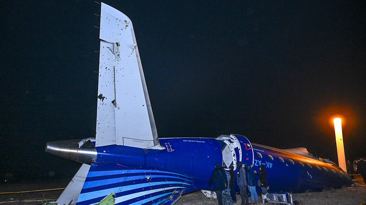 '왜 추락했나' 아제르 여객기 블랙박스 수거