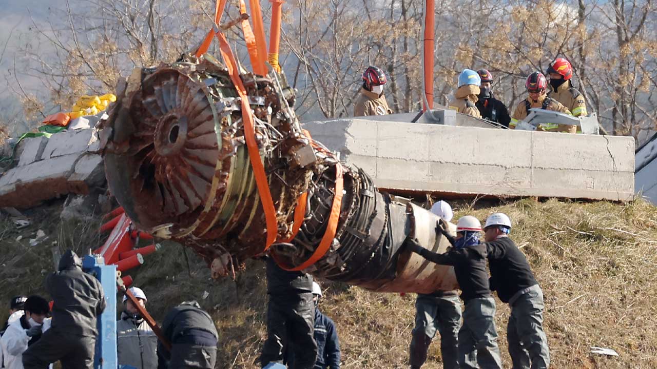 "엔진에서 깃털 발견"‥국토부, 제주항공 사고기 '조류 충돌' 첫 공식 확인