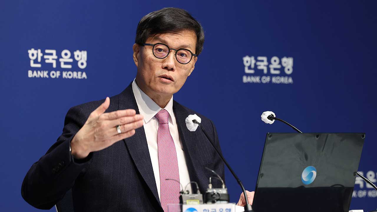 한은 총재 "정치요인이 환율 올려‥1470원 유지시 물가 2% 넘게 오를 것"