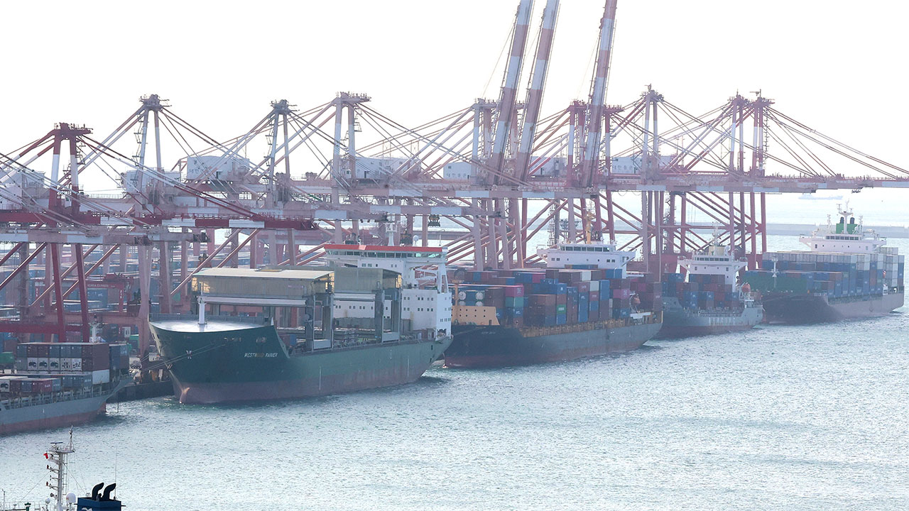 무협 "올해 수출기업 37%, 작년보다 경영환경 악화 전망"