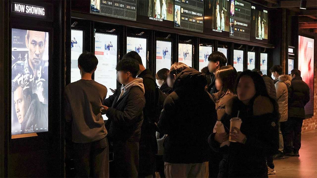 할인 행사에 줄어든 영화 관람료‥한 편에 9천 원대
