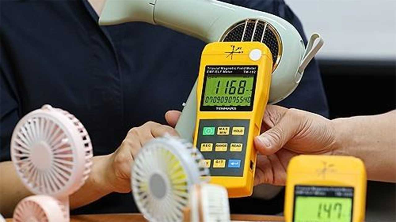 "전자파 차단 필름·커버 효과 미미‥별도 사용 불필요"