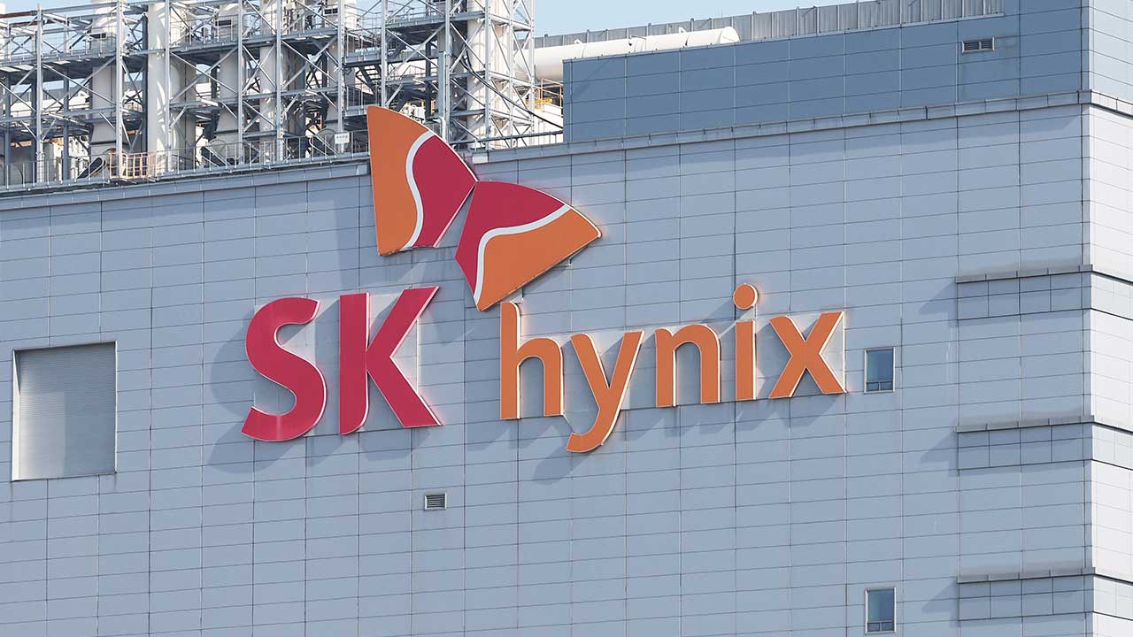 SK하이닉스 1분기 영업이익 7.4조 '깜짝 실적'‥작년 대비 157.8%↑