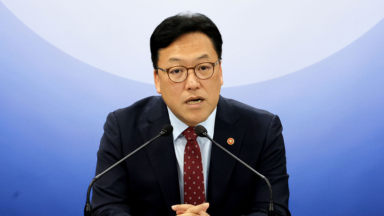 김병환 "3단계 DSR 수도권·지방 차등‥이복현 발언엔 '제 리더십 부족'"