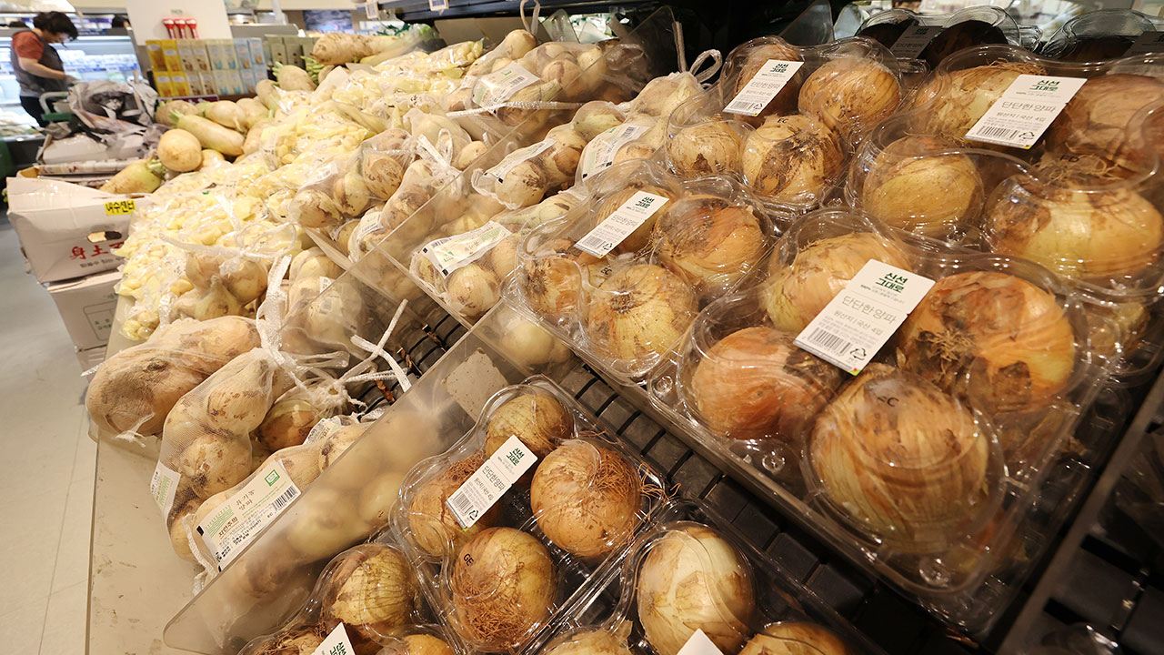 공급 늘어 양파 도매가격 46% 하락‥정부 "3만 톤 수매"