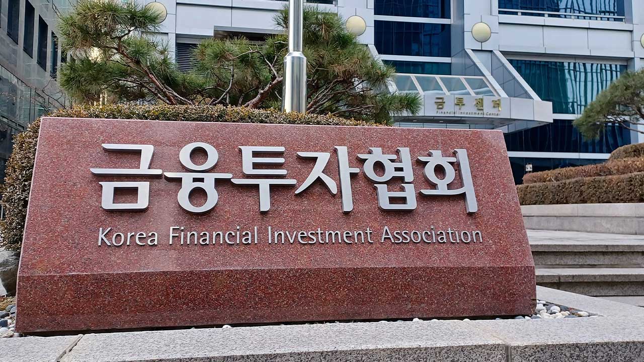 채권 전문가 10명 중 7명 "5월 금통위서 금리 인하 전망"