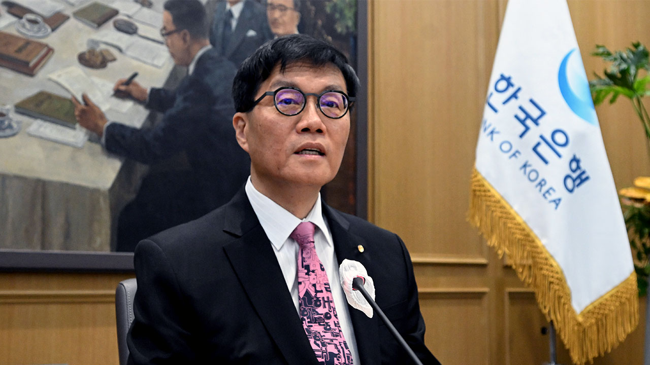 한은 총재 "향후 기준금리 인하 폭 커질 가능성 있어"