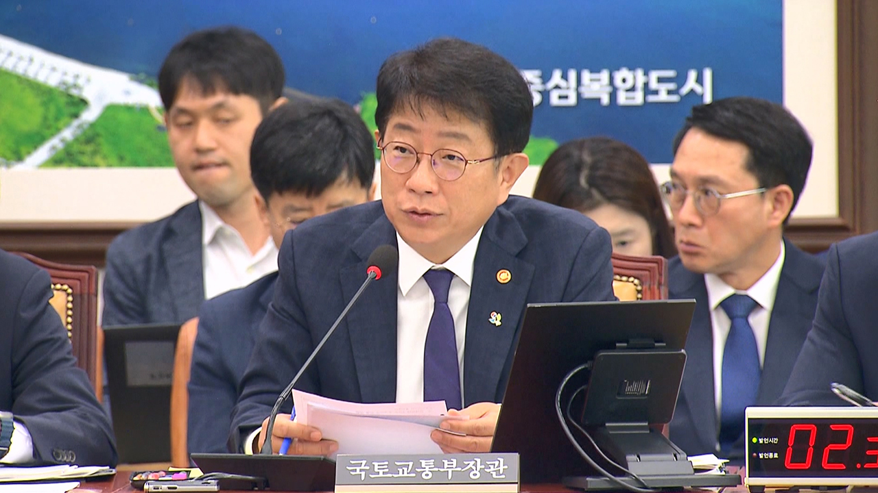 국토장관 "가덕신공항 개항 불참… 현대건설, 제재 가능한지 확인중"