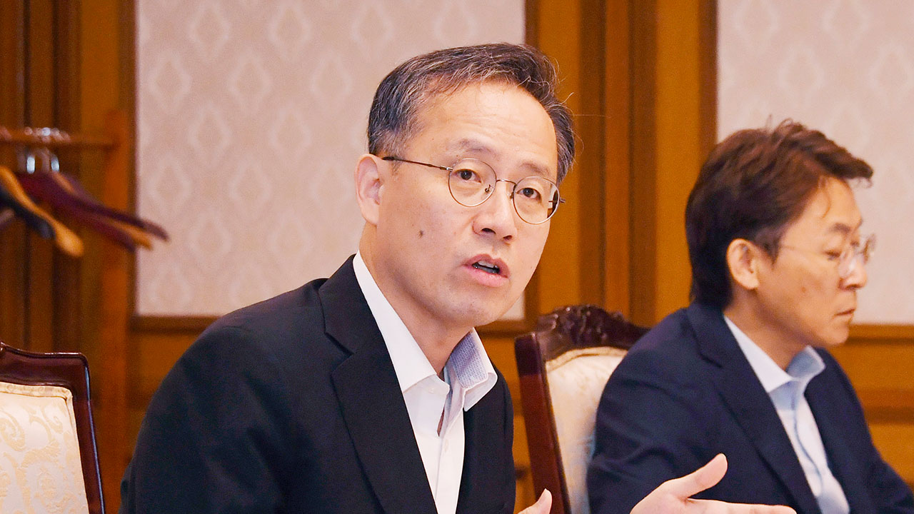 기재부 긴급 점검회의‥이형일 "미국 관세발 변동성에 경각심"