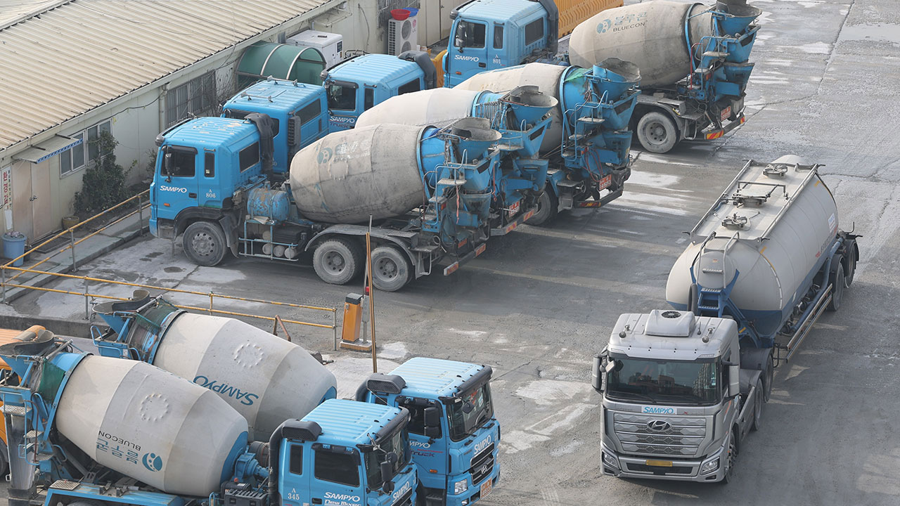 국토부, 레미콘 믹서트럭 수 2년간 더 묶어둔다‥"공급 부족치 않아"