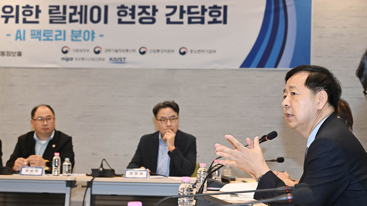 구윤철 AI 팩토리 찾아 "제조업 A부터 Z까지 탈바꿈시킬 것"