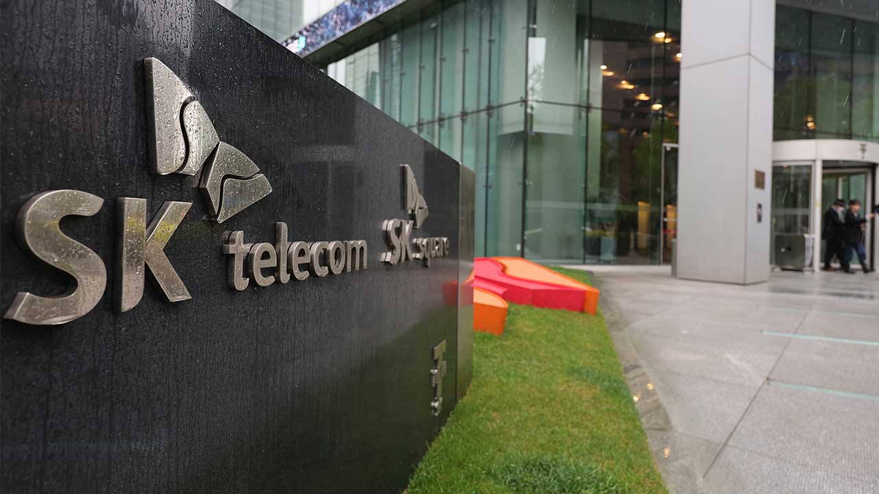 "SKT 해킹 피해자에 1인 30만 원 손해배상"