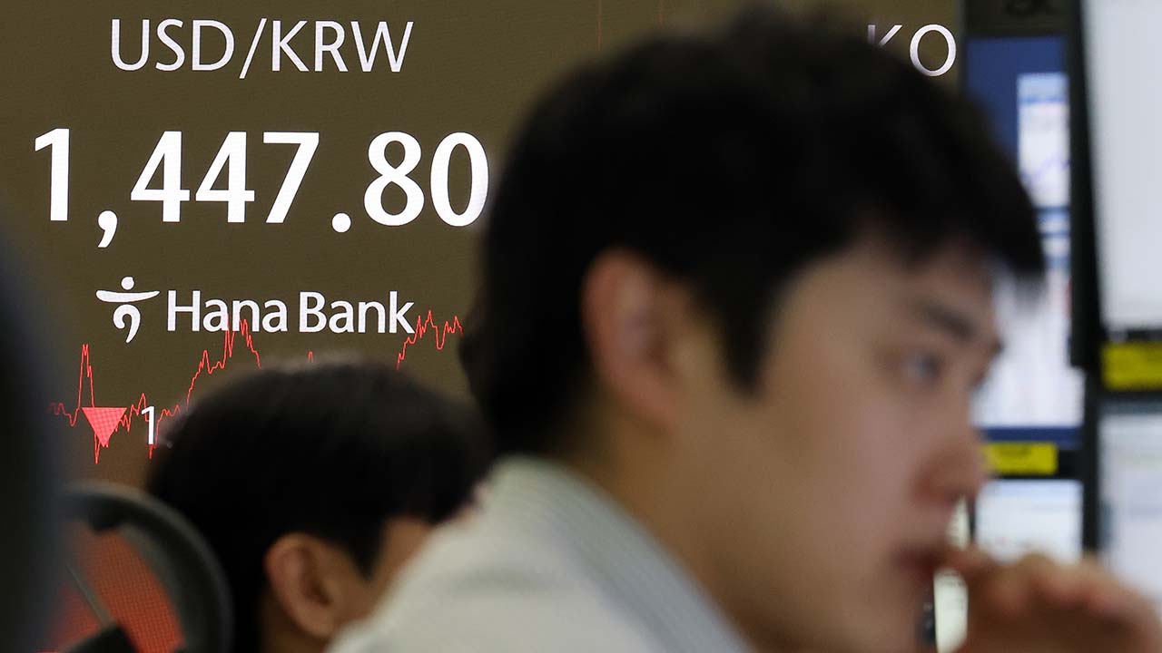 환율, 외환당국 고강도 구두개입에 1,440원대로 급락