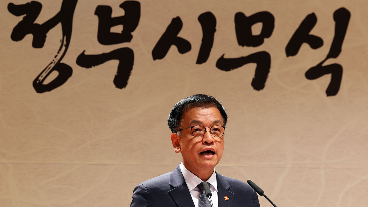 최상목, 시무식서 "공직자, '내가 국정 중심' 사명감 헌신 당부"