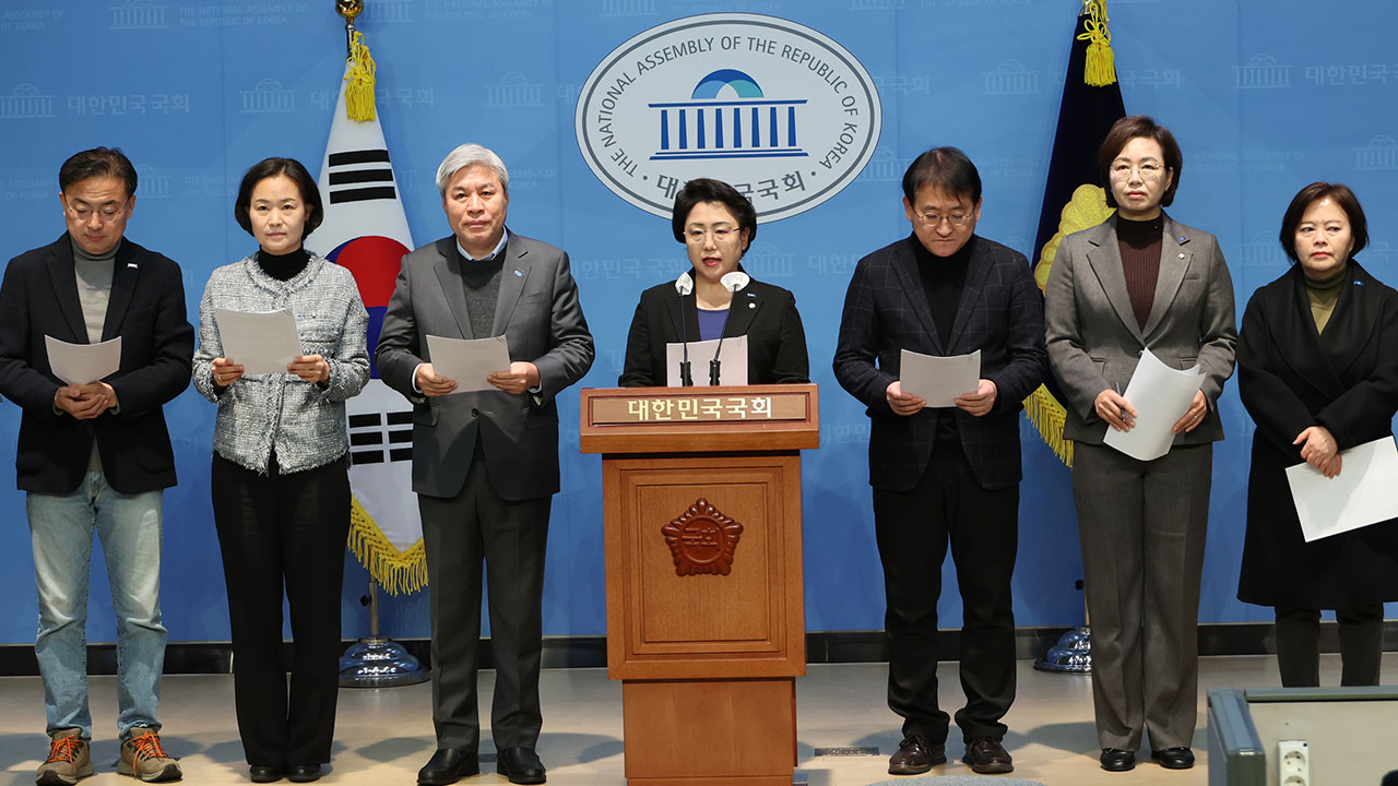 조국혁신당 "'내란옹호' 국민의힘 정당해산 심판 청구 요청"