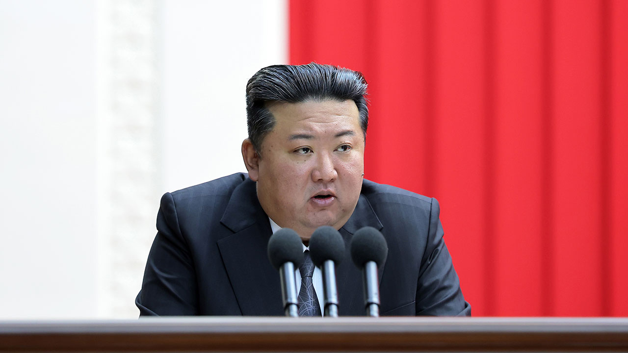 김정은 "미국이 한반도 격돌구도 근본 원인‥핵역량 가속적 강화"