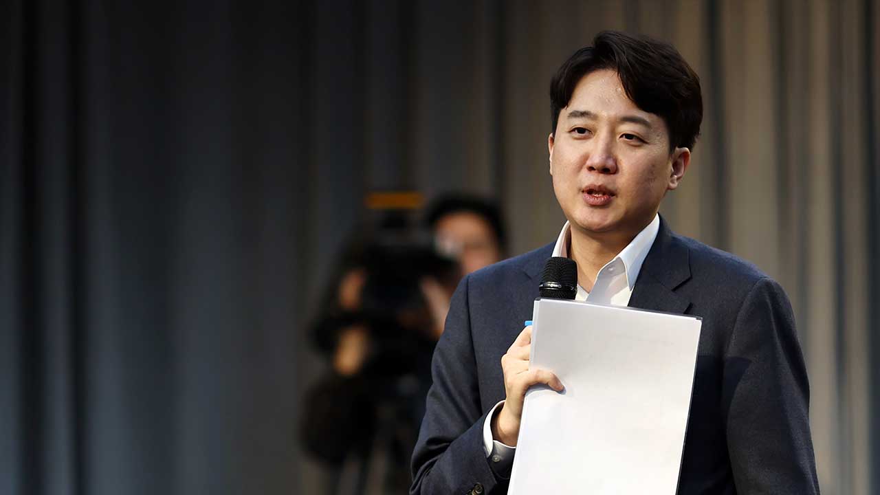 이준석, 이재명 '주4일제·국민소환제' 두고 "자영업자 입장에선 날벼락"