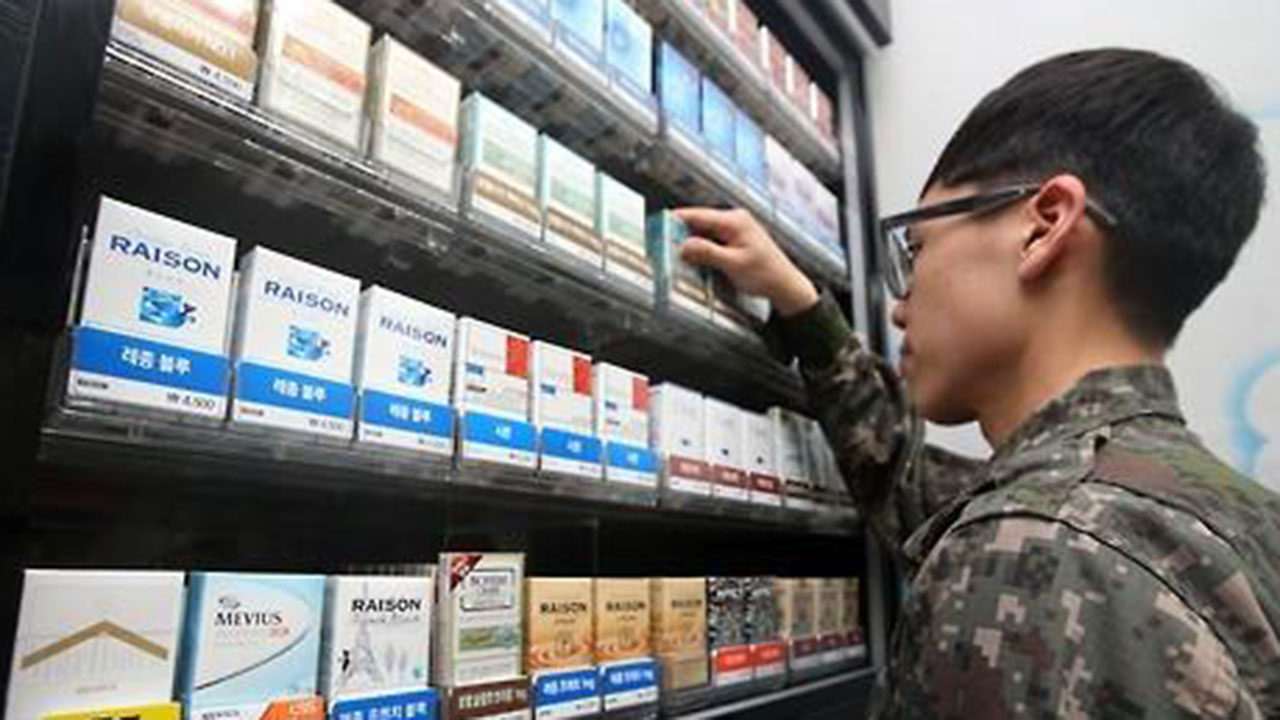 감사원 "군 마트 상품 사들여 비싸게 재판매한 업체 적발"