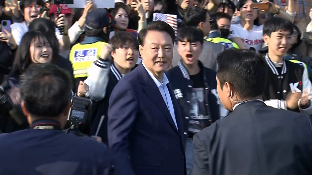 윤석열, 관저서 퇴거‥"나라와 국민 위한 새로운 길 찾겠다"