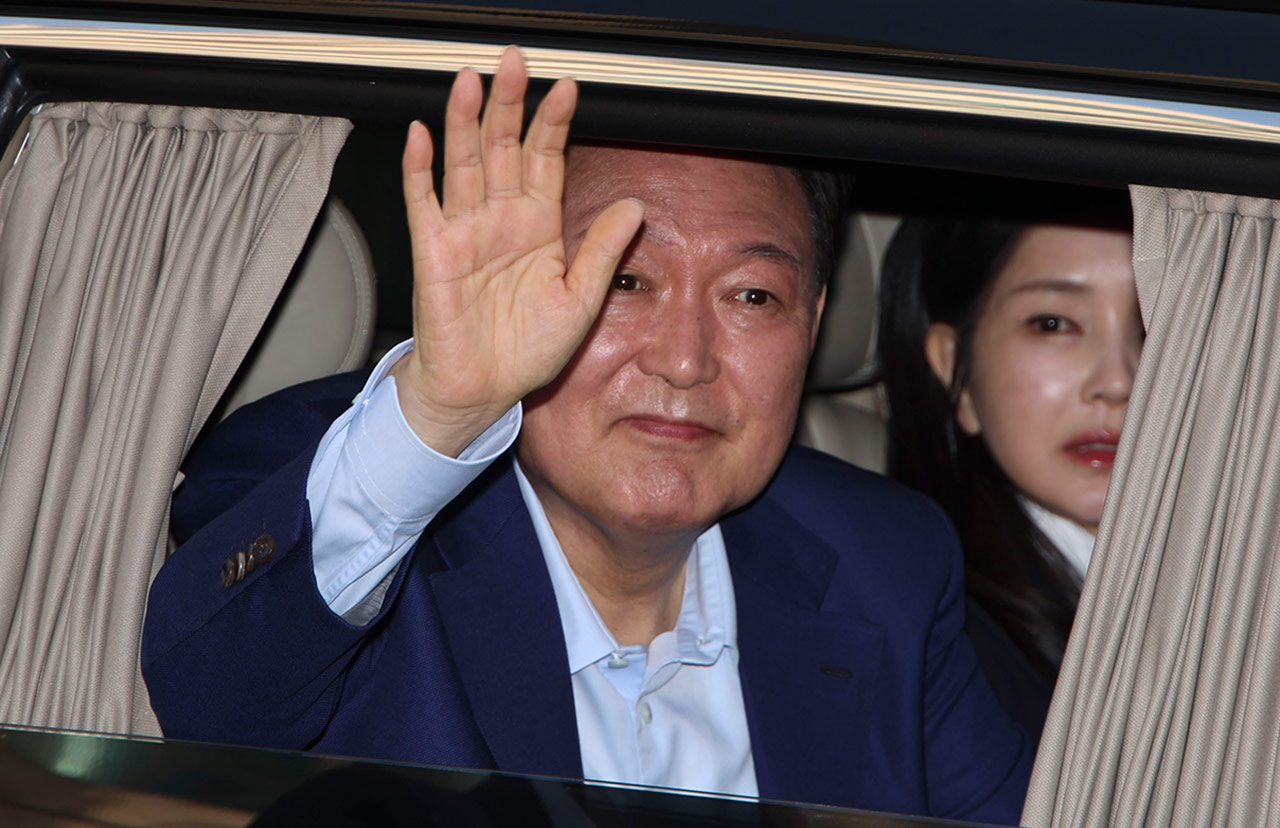 윤석열, 관저서 퇴거‥"나라와 국민 위한 새로운 길 찾겠다"
