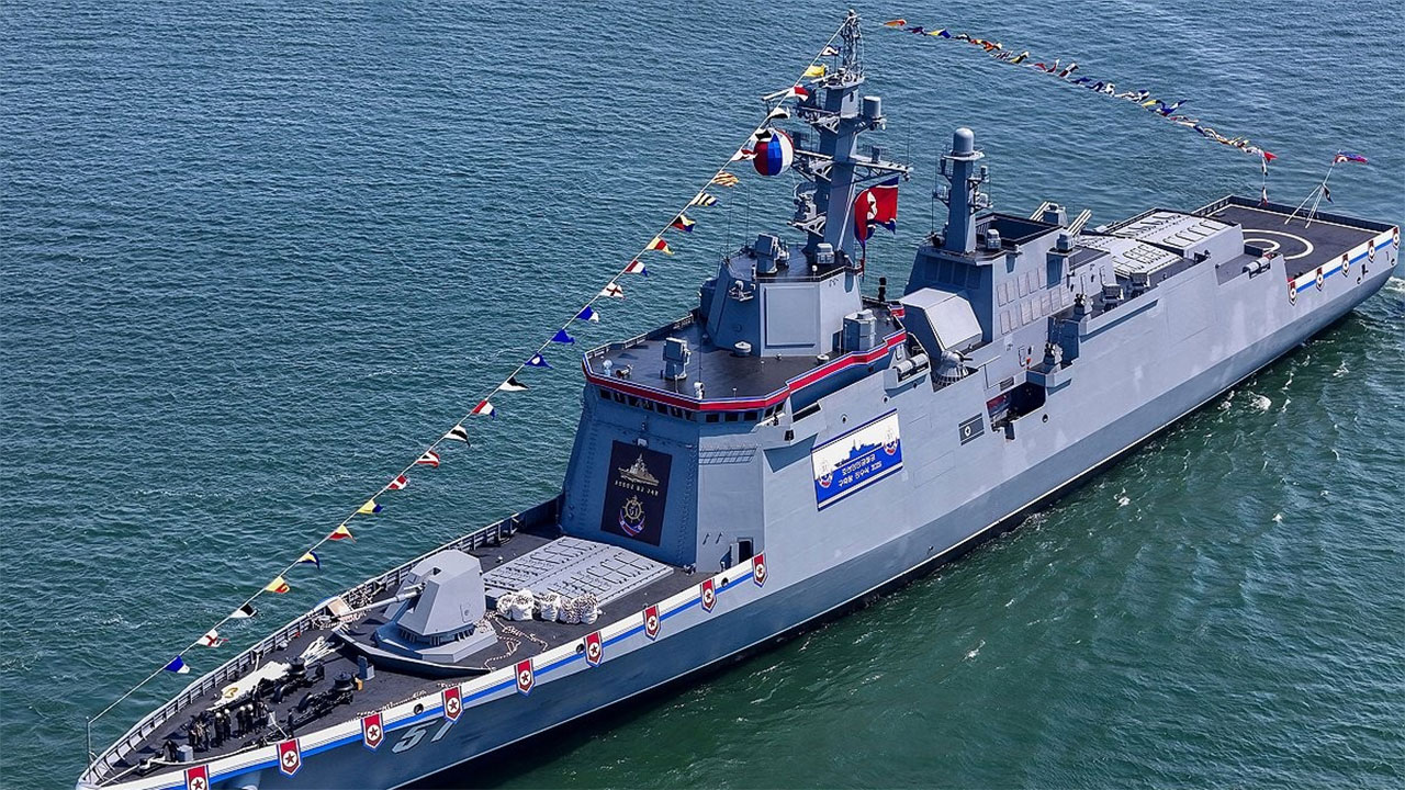 북, 최현호 첫 무장 시험사격‥김정은 "해군 핵무장화 가속화"